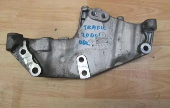 Opel Vivaro Engine mount bracket 628952659R