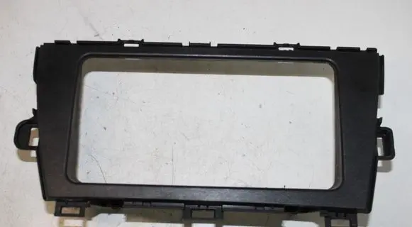Radio/GPS head unit trim