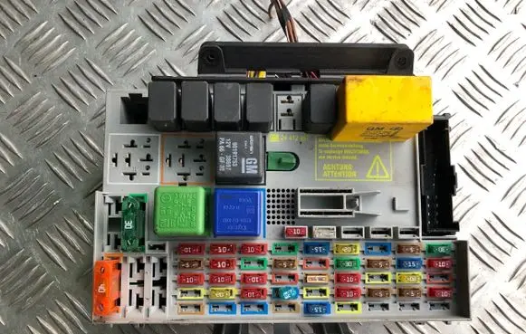 Opel Astra G Fuse box set 24412497