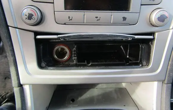 Ford Mondeo MK IV Glove box 