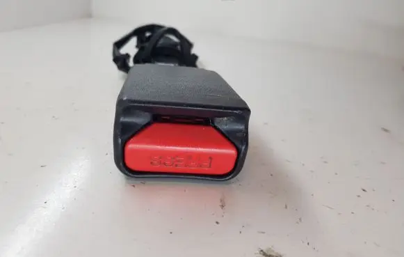 Nissan Juke I F15 Front seatbelt buckle 6157596 6157596A