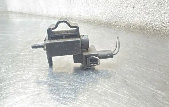 Opel Zafira A Turbo solenoid valve 90530479 72244900 09T311