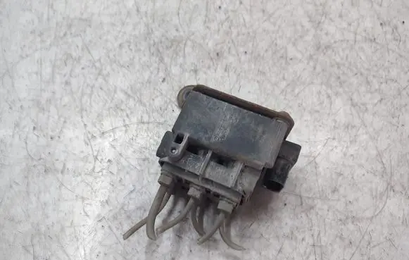 Mercedes-Benz CLS C218 X218 Air suspension valve block A2123200356