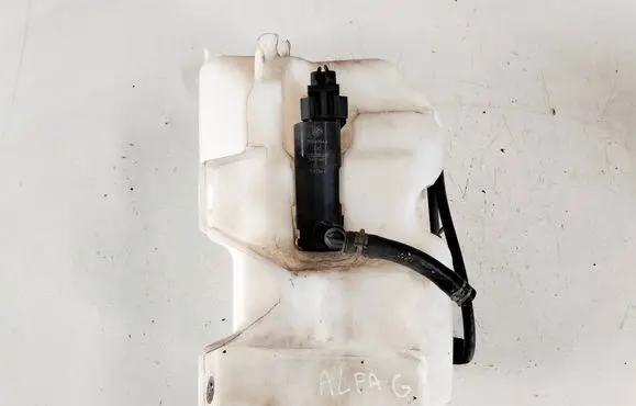 Alfa Romeo Giulietta Windshield washer fluid reservoir/tank