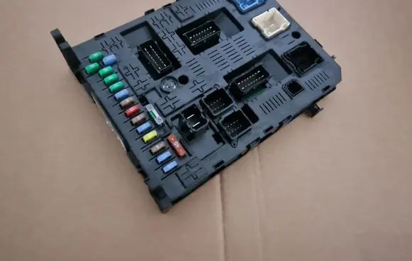 Peugeot 207 CC Comfort/convenience module 966405908001