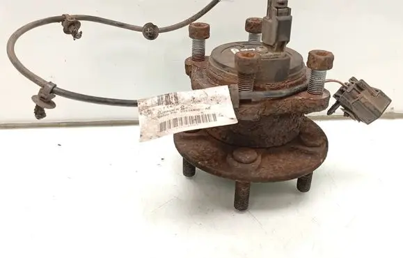 Volvo V40 Rear wheel hub AV6T2B372EB 31314456