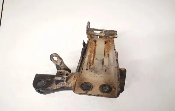 Toyota Avensis T250 Engine mount bracket