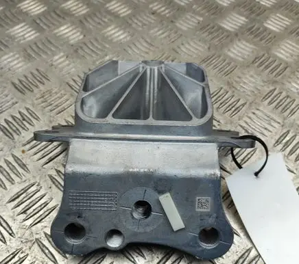 BMW iX1 Engine mounting bracket 9796438
