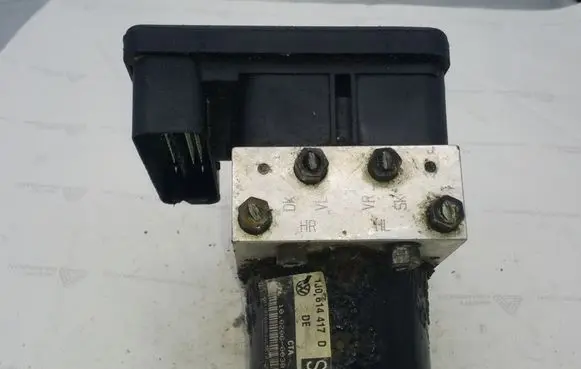 Volkswagen Golf IV ABS Pump 1C0907379K 10096003163 1J0614417D