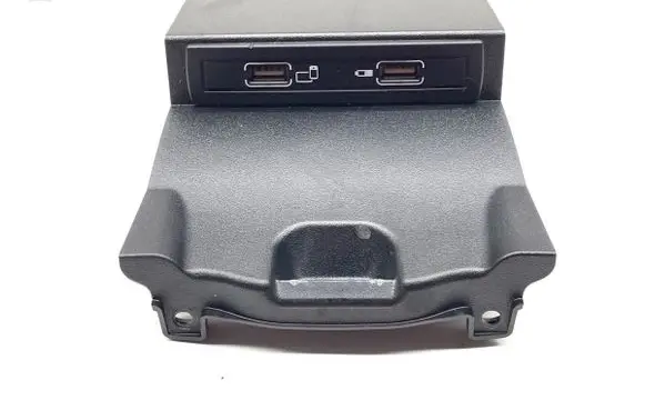 Mercedes-Benz GLA W156 X156 USB socket connector A1728202100