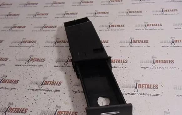 Mercedes-Benz E W211 Dashboard storage box/compartment A2116802052