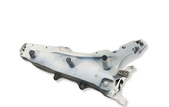 Volvo XC90 Fender mounting bracket 31391778