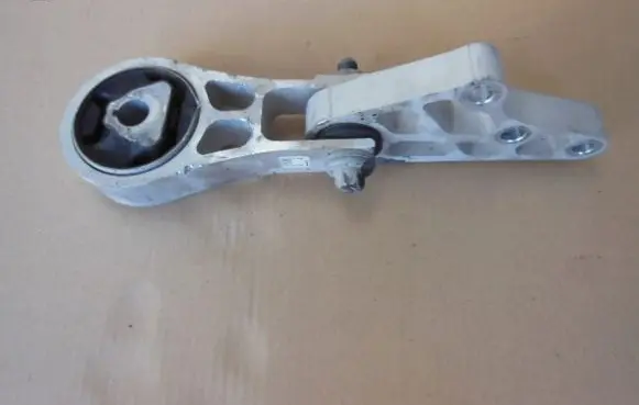 Audi A1 Engine mounting bracket 6R0199185A