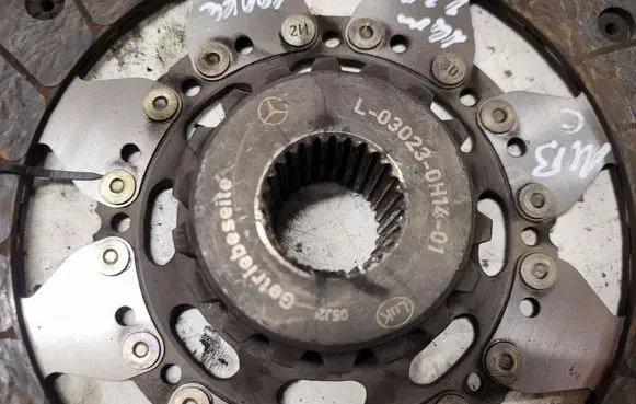 Mercedes-Benz C W204 Clutch pressure plate L030230H1401 050202