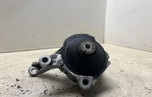 Honda Civic Engine mount bracket