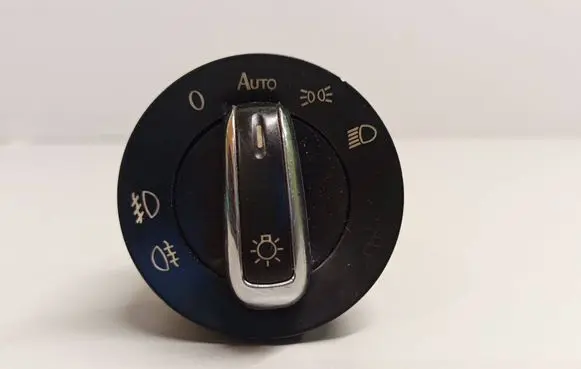 Volkswagen Touran I Light switch 