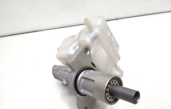 BMW 1 E81 E87 Master brake cylinder 03350886531 03350886541 03.3508-8653.1
