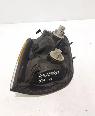 Mitsubishi Pajero Front indicator light 21037746