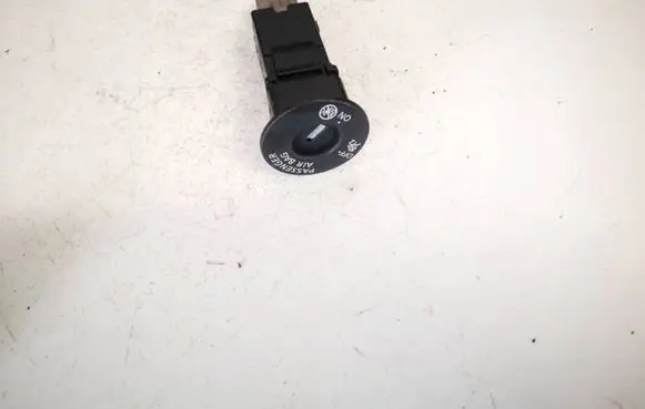 Passenger airbag on/off switch