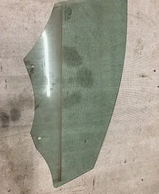 Volvo V40 Front door window glass four-door