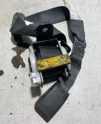 Lexus IS 220D-250-350 Middle seatbelt (rear) C7092 G0659