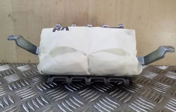 Toyota Avensis T270 Passenger airbag 8214005010C
