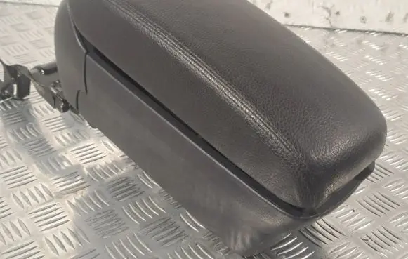 Toyota Avensis T250 Armrest 5890505040B3
