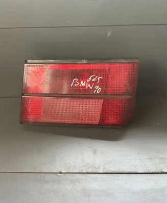Tailgate rear/tail lights