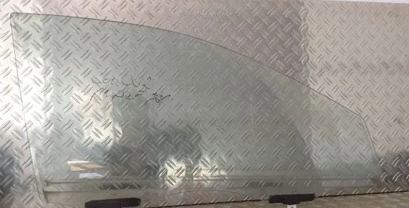 Toyota Corolla E120 E130 Front door window glass four-door 43R00011