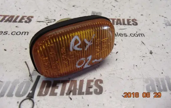 Front fender indicator light