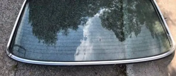Mercedes-Benz W123 Rear windscreen/windshield window 