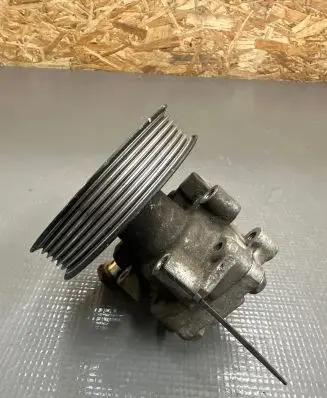 Volkswagen Sharan Power steering pump 038145255S