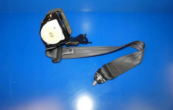 Mazda 3 II Rear seatbelt