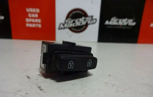 Volvo V70 Central locking switch button 31343100