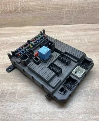 Citroen C5 Fuse module 9645352980