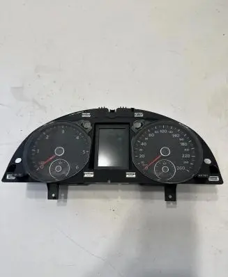 Volkswagen PASSAT B7 Speedometer (instrument cluster) A2C53219792 3aa920870J