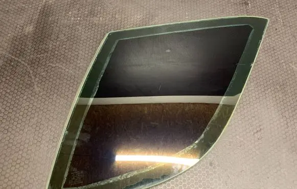 Mercedes-Benz ML W163 Rear side window A1636700212 43R008010 M2H41AS2