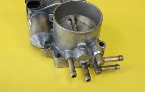 Audi A4 S4 B5 8D Throttle body valve 078133062B