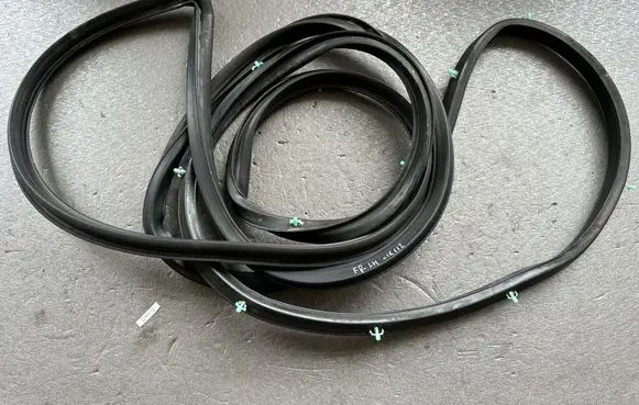 Nissan Patrol Y60 Front door rubber seal 8083101J00