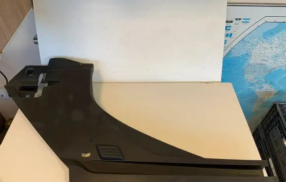 Engine bonnet/hood lock trim molding