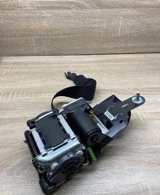 Mercedes-Benz C W204 Front seatbelt 616774500 A2048602365 621933200B