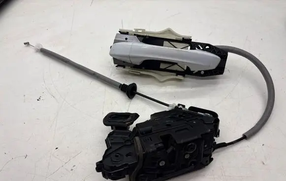 Skoda Fabia Mk3 (NJ) Front door lock 5TB837015A