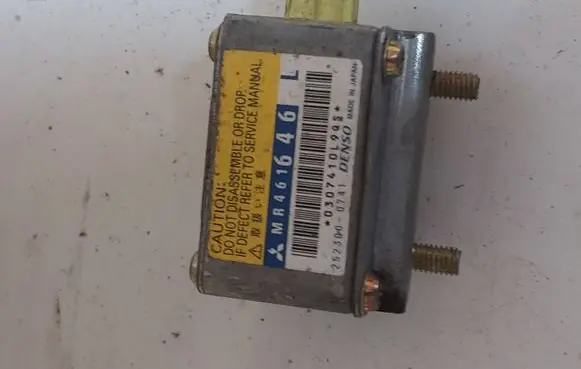 Mitsubishi Pajero Airbag deployment crash/impact sensor MR461646 2523000741 030741052A3