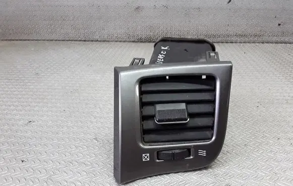 Toyota Avensis Verso Dashboard side air vent grill/cover trim 5565044080