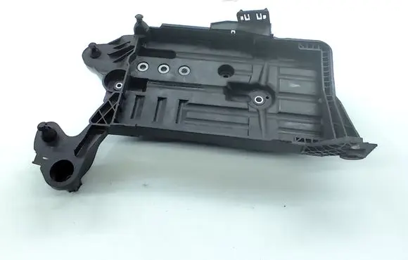 Volkswagen PASSAT B8 Battery tray 5Q0915321