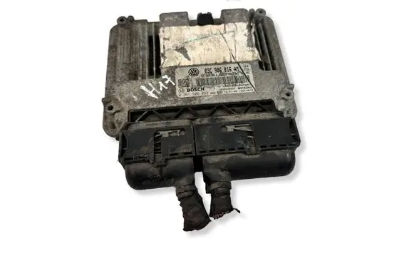 Volkswagen Golf V Engine control unit/module 03G906016AM 0261S06083 03C907309A