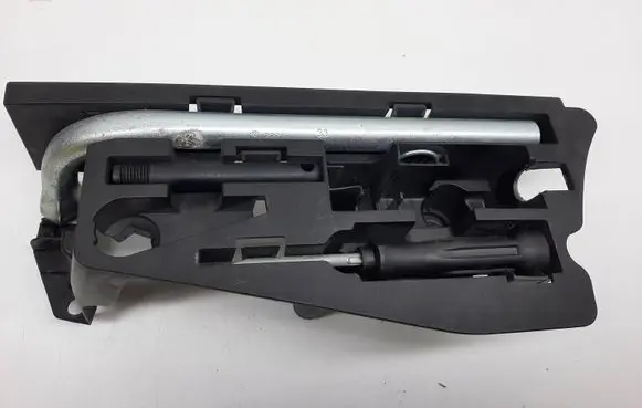 Audi A6 S6 C6 4F Tool set 4F5012111