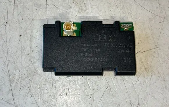 Audi A6 S6 C6 4F Aerial antenna amplifier 4F5035225AC