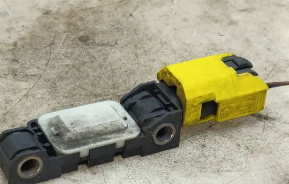 Volkswagen Touareg I Airbag deployment crash/impact sensor 7L0909606D 201979 280905