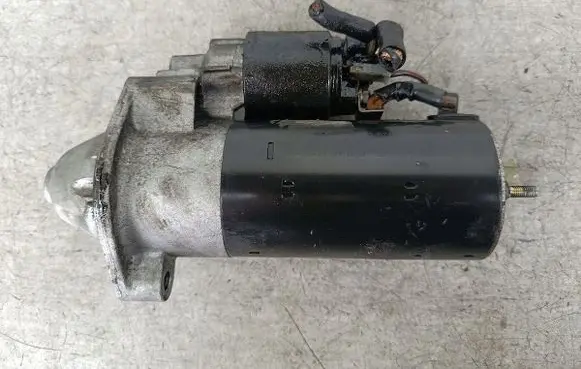 Volkswagen PASSAT B5.5 Starter motor 068911024F